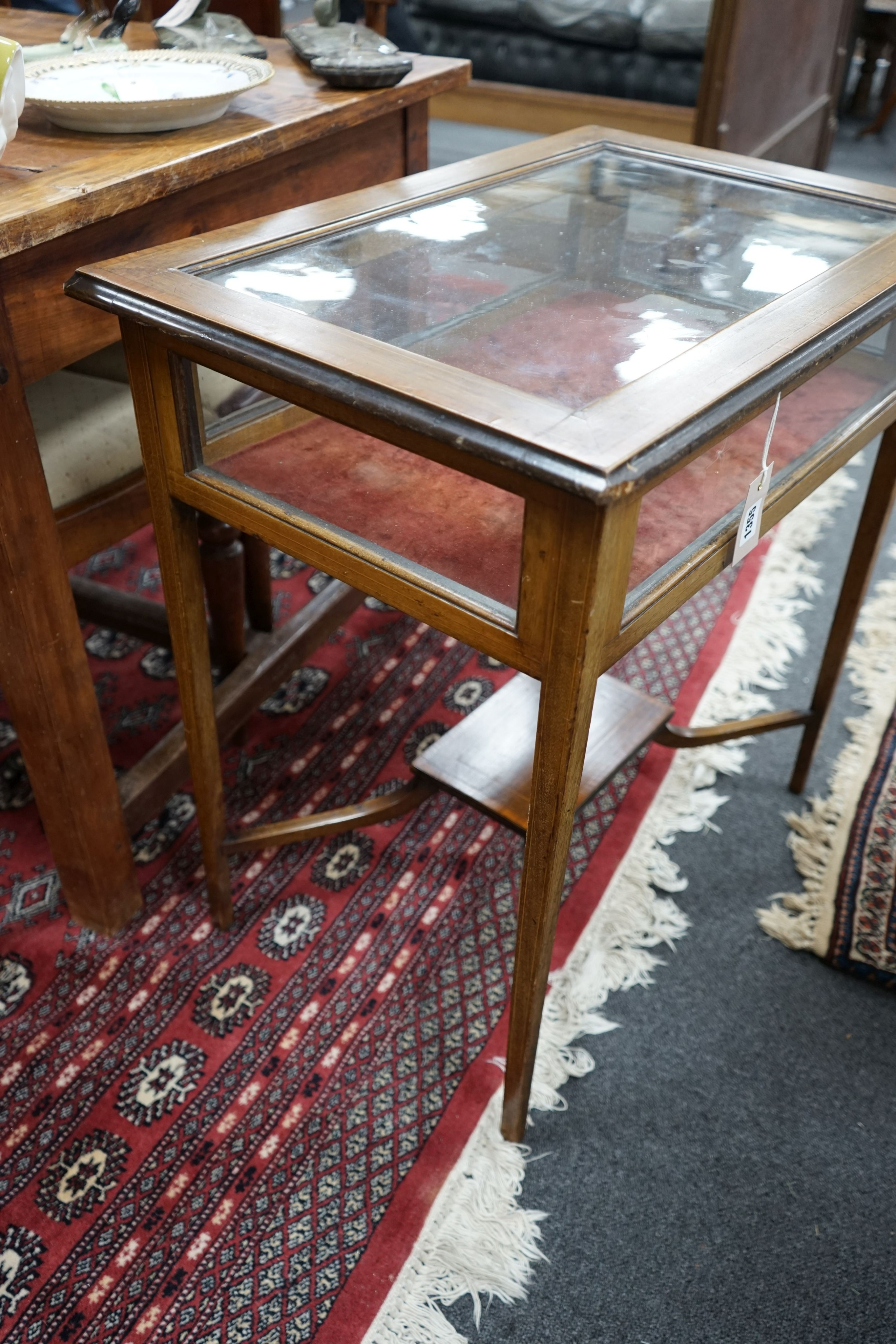 An Edwardian satinwood banded mahogany bijouterie table with under tier, width 65cm, depth 44cm, height 69cm